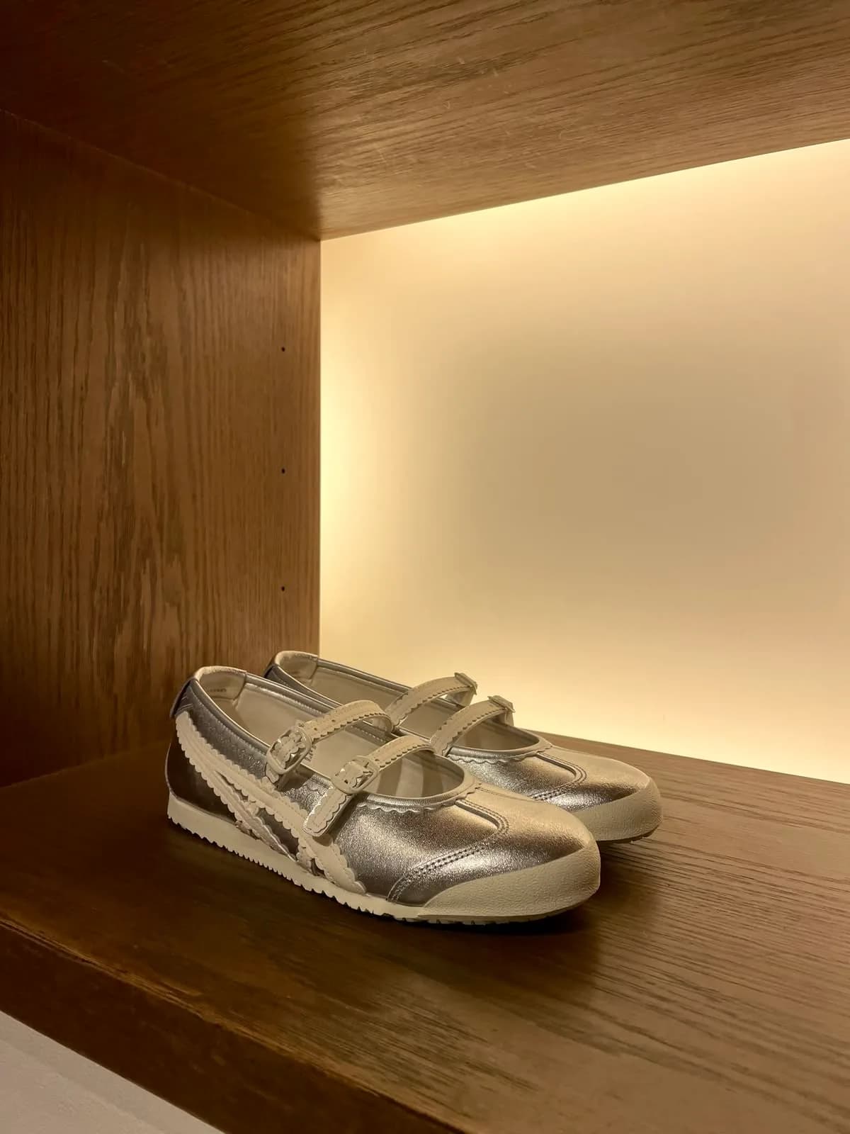 ONITSUKA TIGER FLATS
