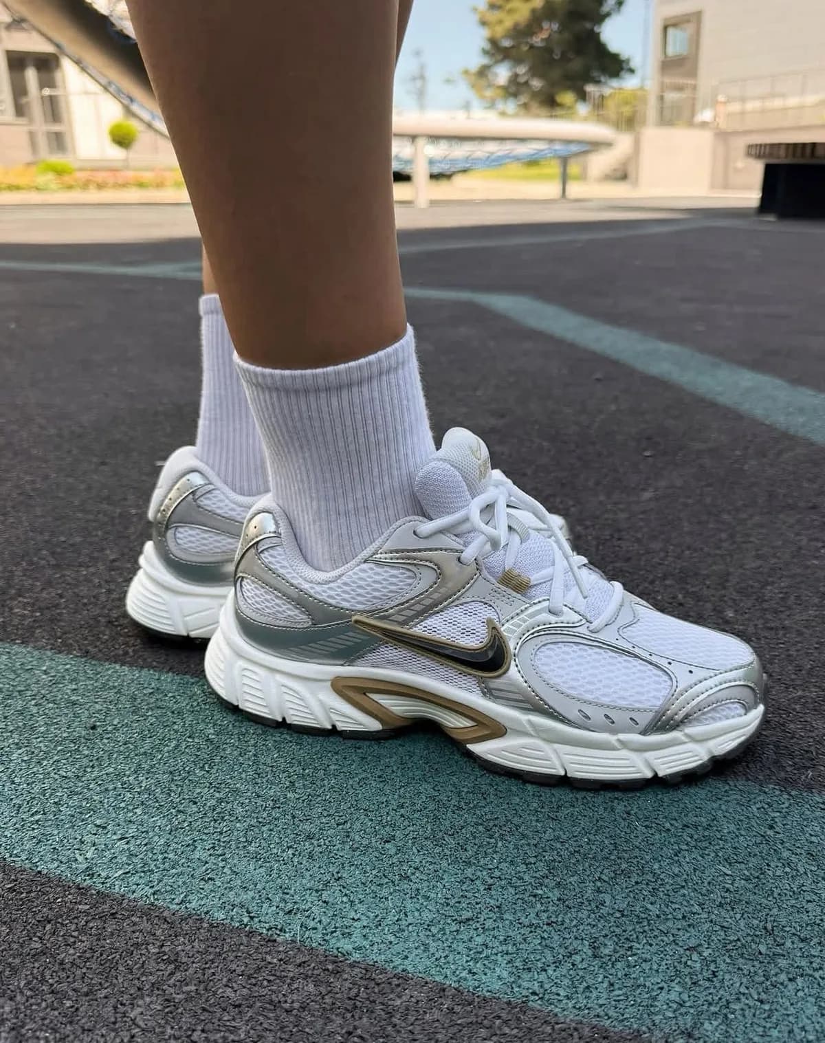 Nike V5k RNR Golden
