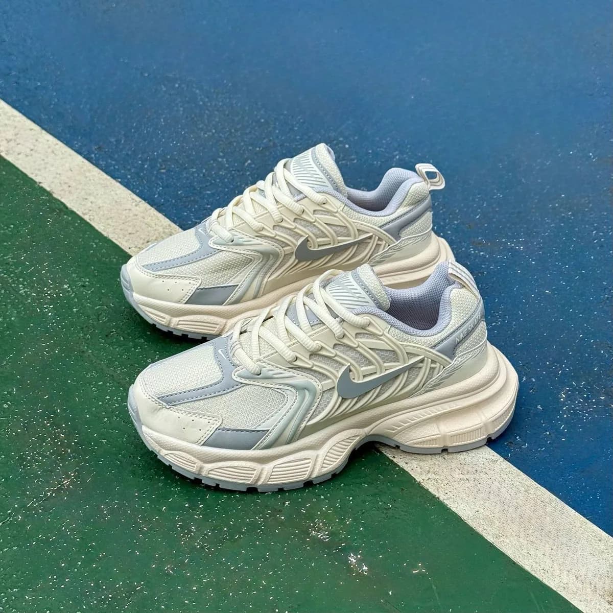 Nike Skate Beige